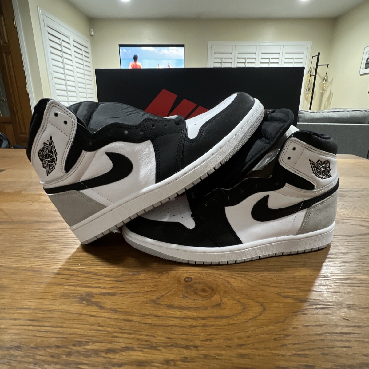 Nike Air Jordan 1 Retro High OG Bleached Coral 555088-108  display picture 1
