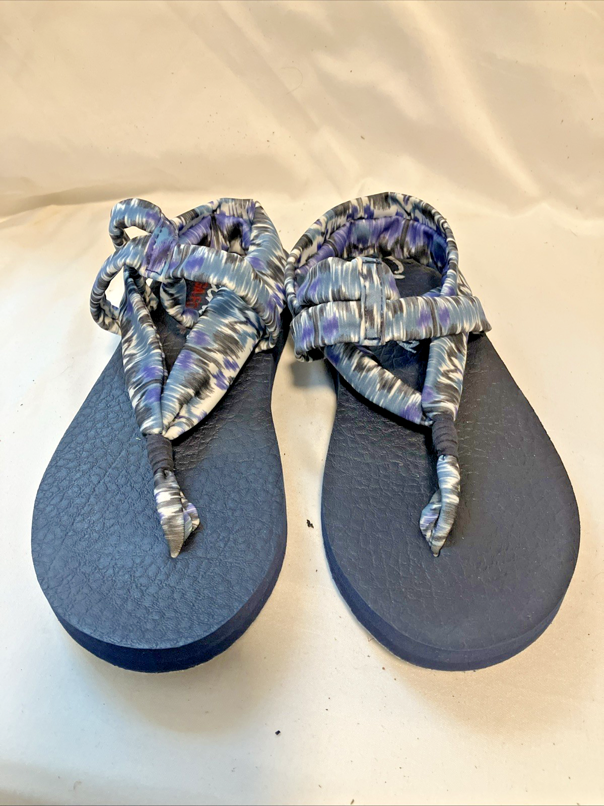 SKECHERS women's Navy Blue White YOGA FOAM Strappy Sandals Size 6