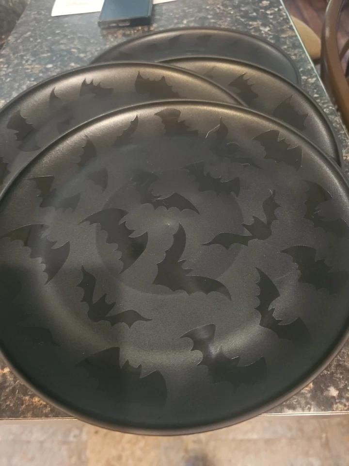 Set of 4 | MAINSTAYS 10.5 in Plastic Halloween Bats Etched Dinner Plate • Black - Image 3 of 3