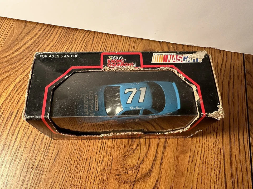 Motorworks NASCAR Diecast MODEL KIT 1:64 Dave Marcis #71 Big Apple Market ~ NEW Foto 4 de 4