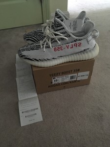 yeezy boost 350 v2 zebra footlocker