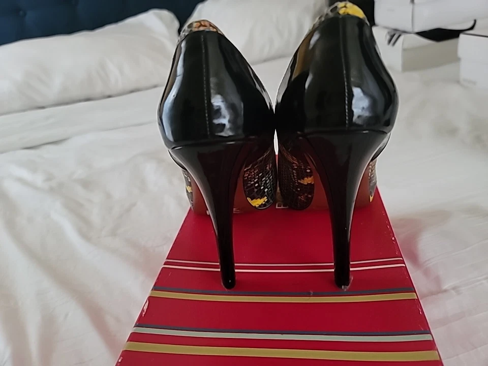 Zapatos de tacón alto para mujer talla 6B BCBG Manera piel de serpiente/patente de cuero 6  Foto 4 de 4