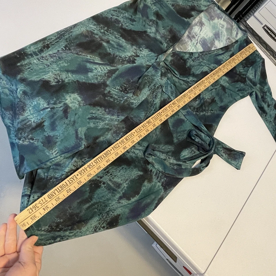 Vestido envolvente verde manga 3/4 Kenneth Cole para mujer talla 8 cuello en V tejido elástico Foto 3 de 4