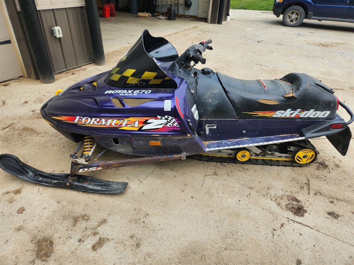 1998 SKI-DOO FORMULA Z 670 CK3 oem plastic ski w yellow loop 1998 SKI-DOO FORMULA Z 670 CK3 oem plastic ski w yellow loop