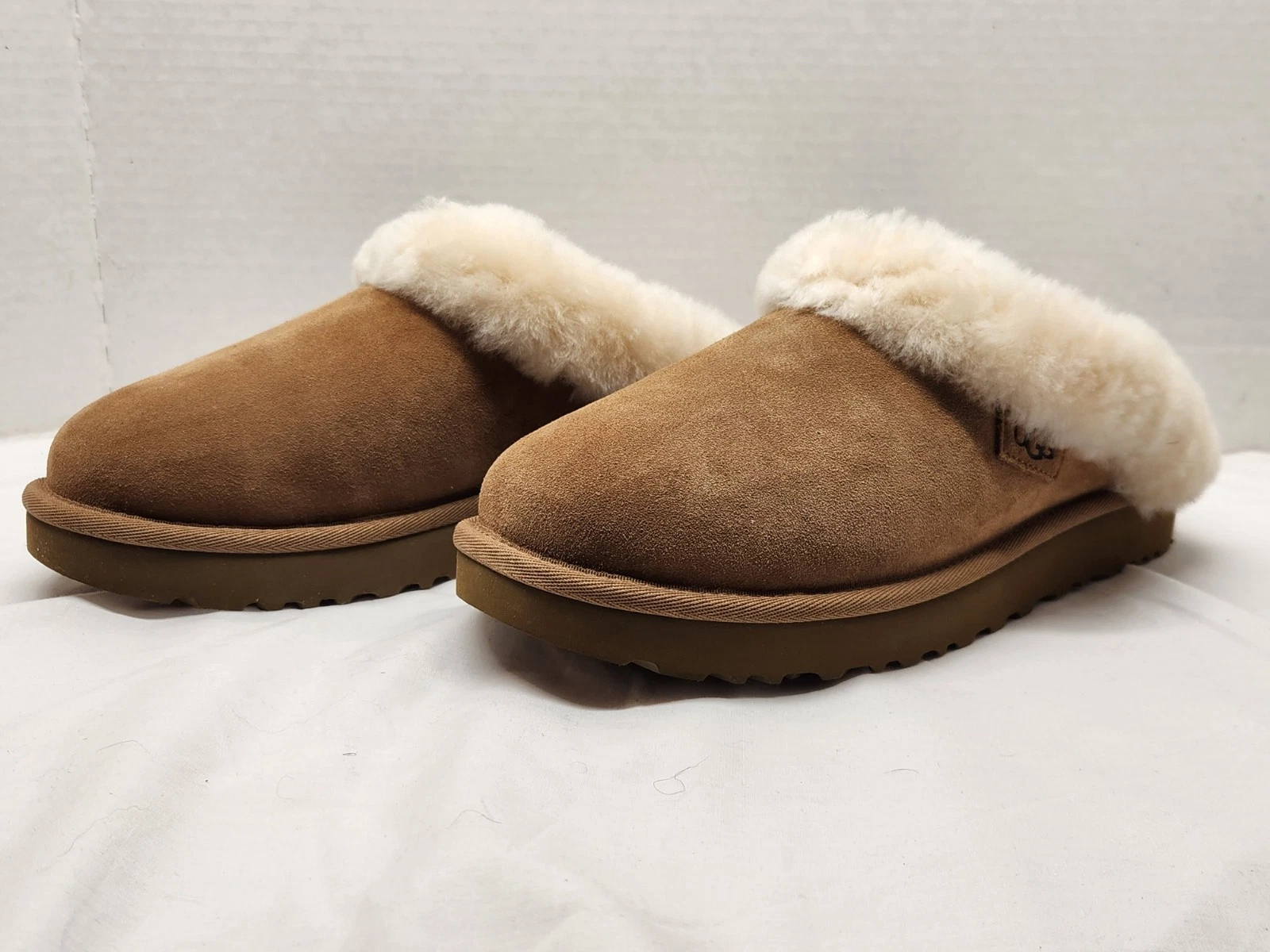 Pantofole UGG Clugette taglia 9 nuove senza etichette mai indossate