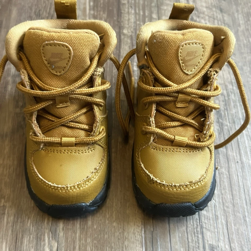 *NUEVO* Bebé NIKE MANOA CUERO (TD) Bota Trigo / Negro (BQ5374 700) Talla 4C Foto 2 de 4