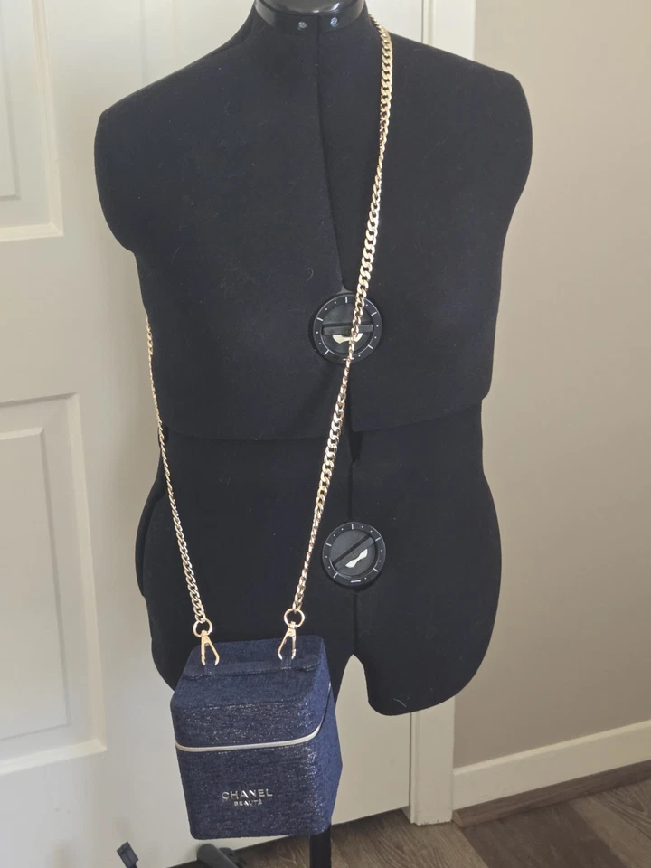 CHANEL Beauty Bundle –Upcycled Cosmetic Bag + White Double Facette Mirror +... - Image 2 of 4