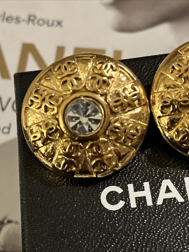 Auténticos Pendientes de Clip Chanel Vintage Strass 1988 Logo CC CHIC 💗 Foto 2 de 4