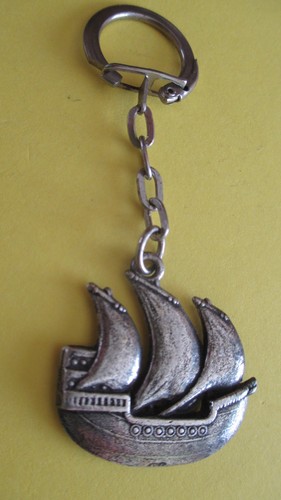 Pendentif Médaillon Ancien En Métal Argenté - Bateau Voilier Vintage - Bijou Ancien