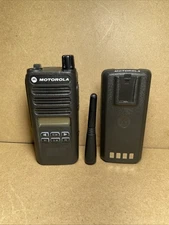 Motorola CP100D UHF Digital Portable Radio 403-480 MHz Model AAH87YDH9JA2AN
