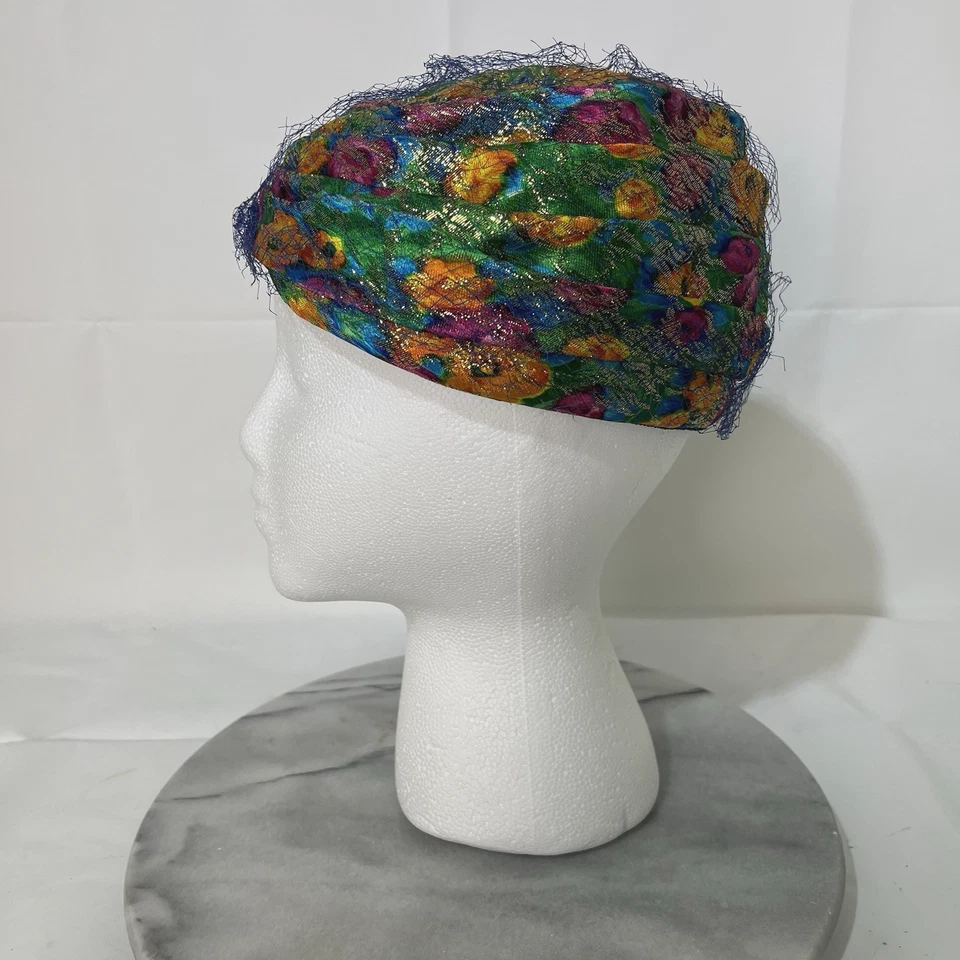 Sombrero de cóctel retro pastillero floral multicolor con red para mujer años 50 Foto 2 de 4