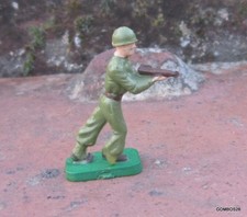 STARLUX SOLDIER SMALL SIZE MODERN ARMIES / BAZOOKA SERVANT FIGURE