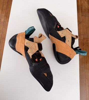 SCARPA Instinct VS Climbing Shoes Black/Tan Hook & Loop Closure