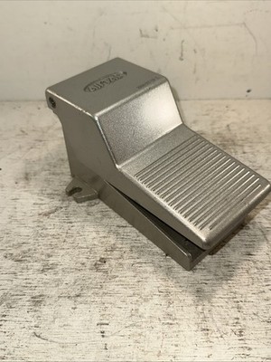 New Aluminum AirTac Pneumatic Foot Pedal Valve CNC Machine Part