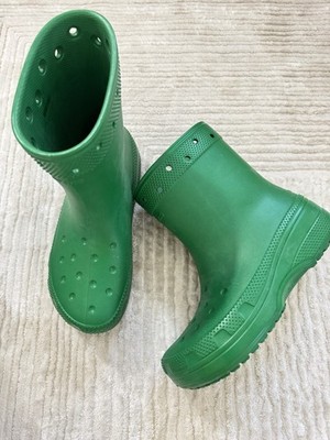 New Crocs Classic Boots in the color Green Ivy Size W10/M8