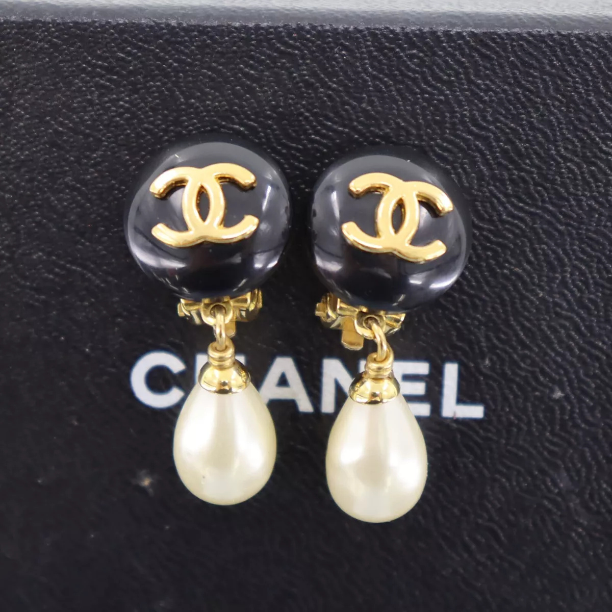 CHANEL CC Logos Pearl Used Earrings Black Gold Clip-On 96C Vintage