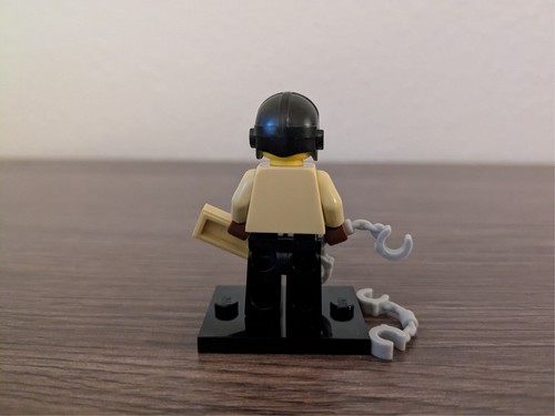 New Genuine LEGO Traffic Cop Minifig with Handcuffs and Ticket Series 2 8684 - Picture 3 of 7