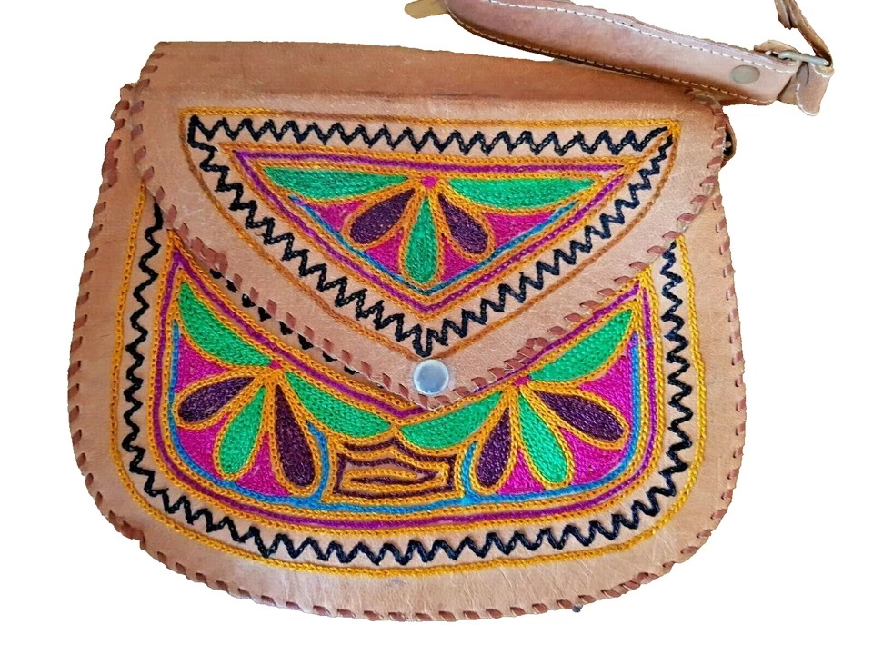 Tasche Umhängetasche Kamel Leder Braun Bestickt Handarbeit-Indien 21 x 24cm   - Bild 4 von 4