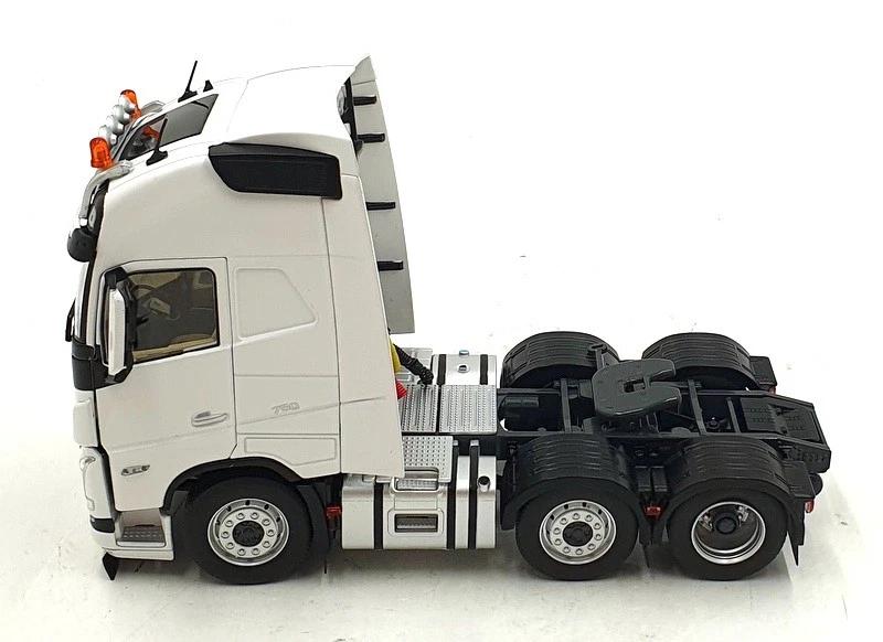 Marge Models 1/32 Scale 2321-01 - Volvo FH5 6x2 Truck - Clear White - Image 4 of 4