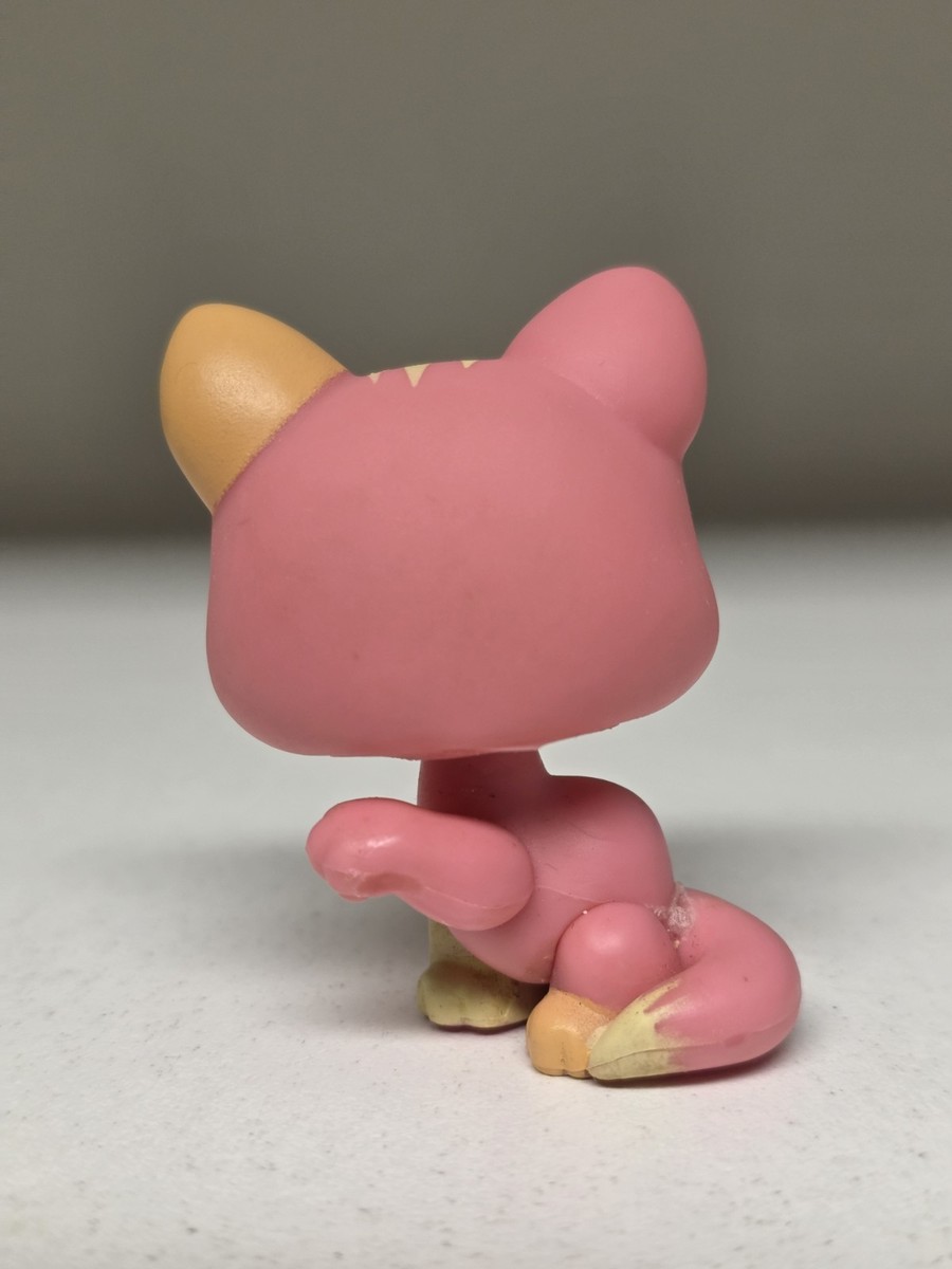 Littlest Pet Shop~#1562~Kitty Cat~Licking Paw~Pink Yellow Striped