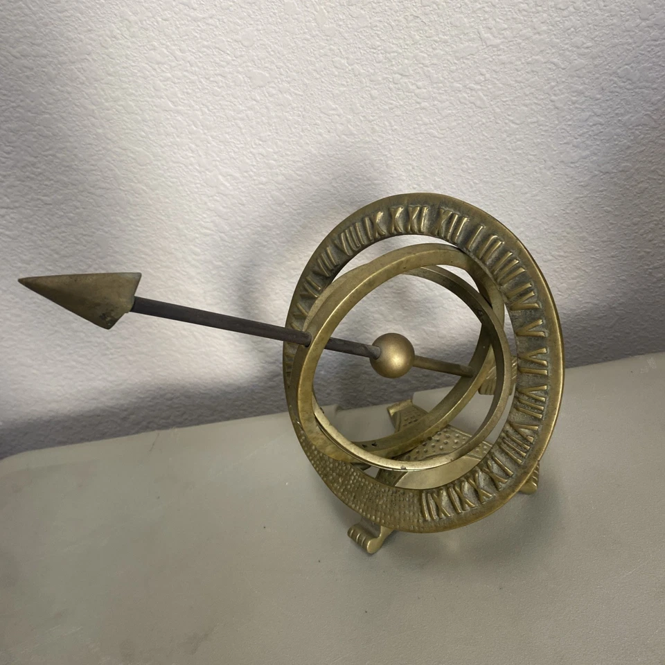 Reloj de sol globo esfera armilar de escritorio de latón pesado con flecha y números romanos Foto 3 de 4