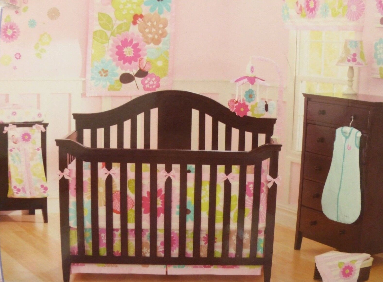 4 pc Summer Petal Nursery Crib Bedding Set NIP
Opens in a new window or tab