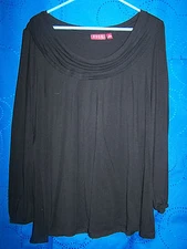 Womens ELLE Black Long Sleeve Knit Top w Tiered Band Neckline Size S
