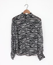 VELVET By Graham & Spencer Long Sleeve Animal Printed Top Black S $148 A2 26
