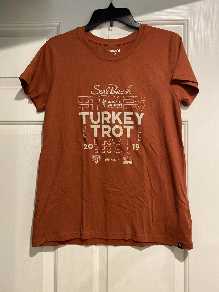 Camiseta Hurley Turkey Trot 2019 Seal Beach CA para mujer talla mediana color óxido B90” Foto 4 de 4