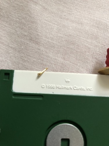 1998 Hallmark Keepsake Christmas Ornament Santa's Computer Disk Nerd Mouse - Picture 4 of 10