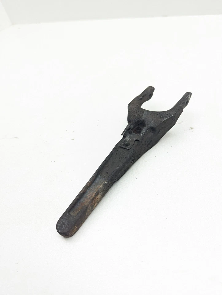 1990-1994 Mitsubishi 3000GT metal clutch fork DOHC N/A transmission part G3 - Image 2 of 3