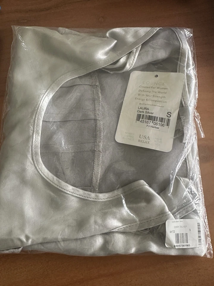 Camiseta sin mangas PJ Harlow Laura Satinada espalda cruzada plateada oscura pequeña Foto 2 de 3