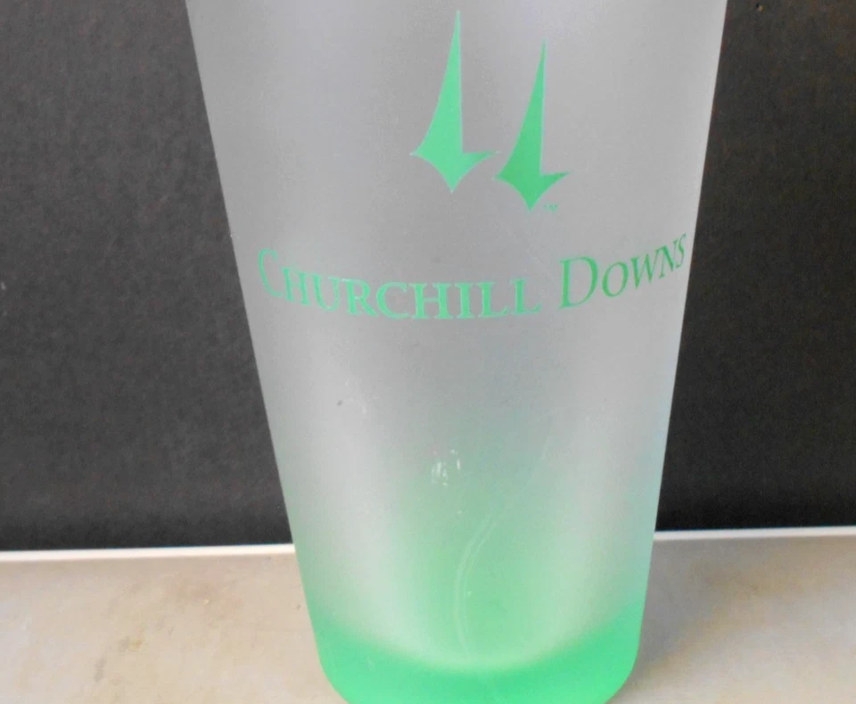 Churchill Downs de vidro fosco Julep perfeito 5 3/4” de altura - Imagem 2 de 4