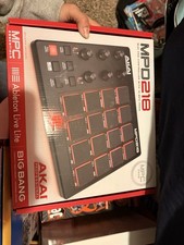 Akai Professional MIDI Drum Pad Controller MP...
