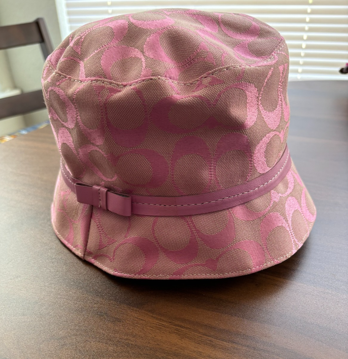 Y2K COACH Signature reversible white&pink Bucket Hat w/ Pink Ribbon Bow $_12.JPG?set_id=880000500F main image 2