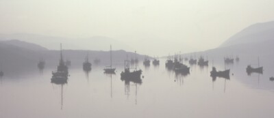 Foto 6x4 Fischereiflotte in Loch Besen Braes von Ullapool eine Zeit lang um 1973