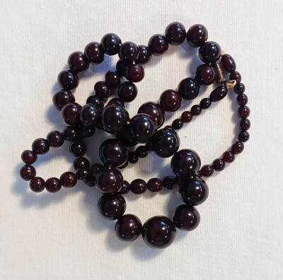 Vintage Lava Flow Gold Dust Faturan Cherry Amber Bakelite Necklace