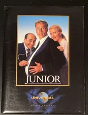 JUNIOR 1994 MOVIE PRESS KIT W/ 10 PHOTOS ARNOLD SCHWARZENEGGER DANNY DEVITO