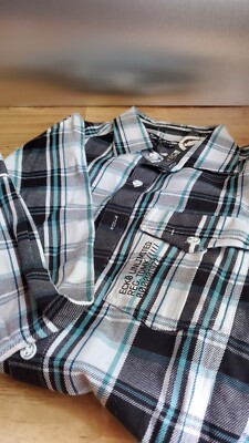ecko unltd .Hemd Gröse S (trägt sich wie M) langärmlich weis/schwarz/blau karo 