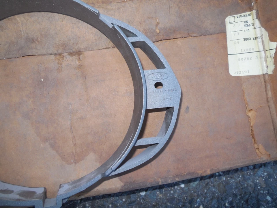 Par de inserções de grade dianteira Ford Torino & Ranchero NOS 1971 D1OZ-8150-A - Imagem 4 de 4