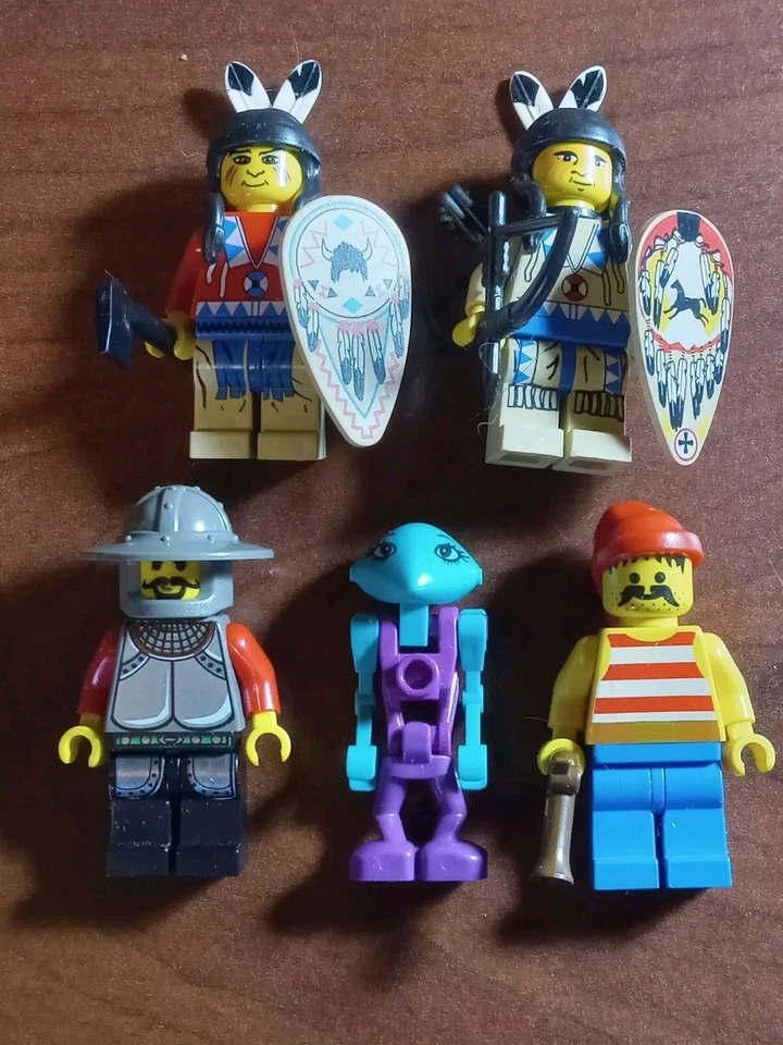Lego Classic Space Minifigure Lot Life On Mars Alien Western Castle Pirates King - Image 2 of 4