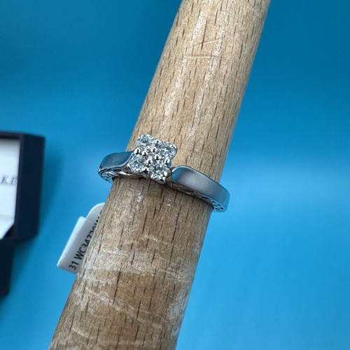 PRECIOSO ANILLO DE ORO BLANCO MACIZO DE 10K 1/5 CTTW diamantes naturales genuinos talla 7 - Imagen 5 de 14