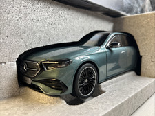 iScale 1:18 Mercedes Benz E-Class (W214) AMG line Verde Silver - Dealer Edition