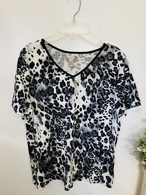 Woman s M Black & White Cheetah Knit Top Short Sleeve Cotton  EUC White Stag
