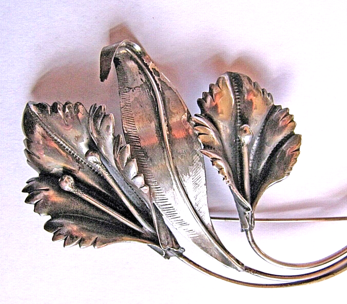 Broche Ancienne Fleur De Lys épanouie - Style Art Nouveau, Plaqué Argent - Occasion En Très Bon état