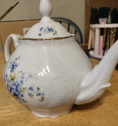 Bernadotte Forget Me Not Czech Fine Bone China teiera alta 7" - tutta nuova con scatola - Foto 11 di 19