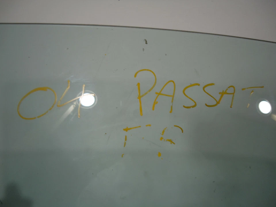 2004 VOLKSWAGEN PASSAT ПЕРЕДНЯЯ ПРАВАЯ ПАССАЖИРСКАЯ ДВЕРЬ СТЕКЛО ОКНА - Изображение 2 из 4