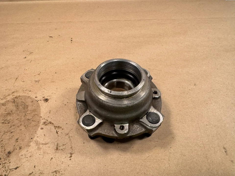 Ступица подшипника заднего дискового колеса MG Midget Austin Healey Sprite с длинными заклепками MOWOG от оригинального производителя - Изображение 4 из 4