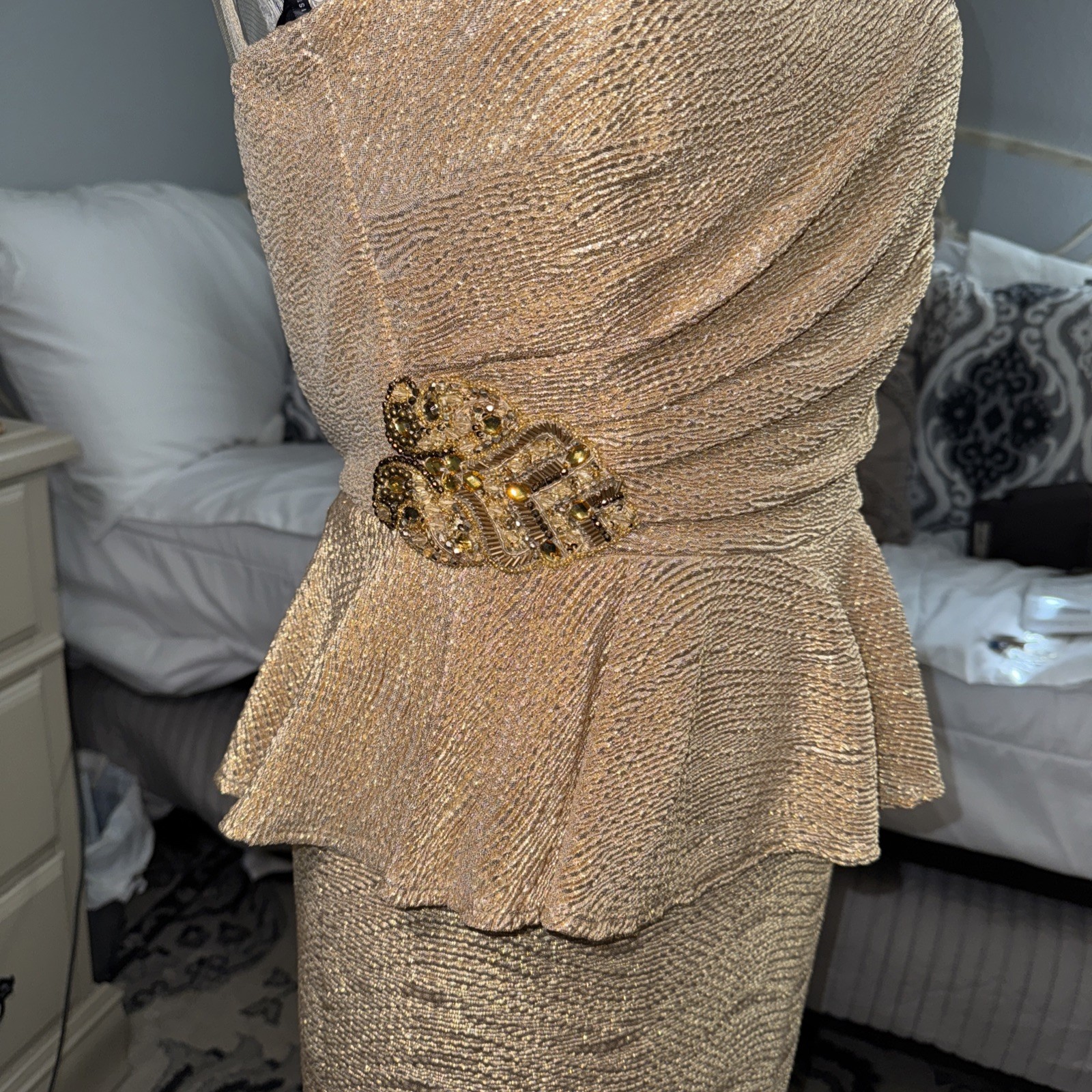 David Meister, Gold Metallic Illusion Neck Peplum Sheath Party Dress 6 NEW $600