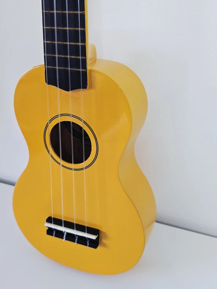 Mahalo Nubone U-30G-YE Ukulele Bright Yellow Gloss 21" Excellent Condition - Image 3 of 4